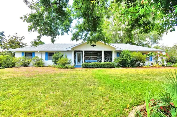 8854 OAKWOOD DR, Lake Wales, FL 33898