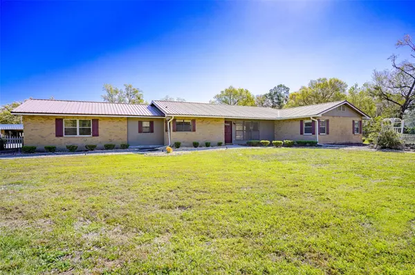 5904 SPRING LAKE DR, Lakeland, FL 33811