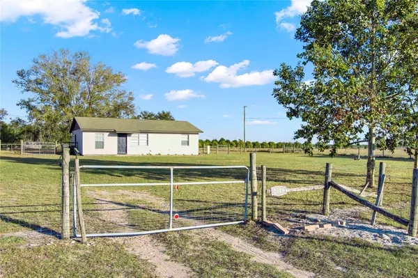 2048 FOX RUN LN,  Lake Wales,  FL 33898