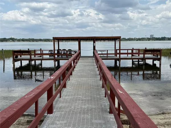 Winter Haven, FL 33880,333 LAKE HOWARD DR NW #103C
