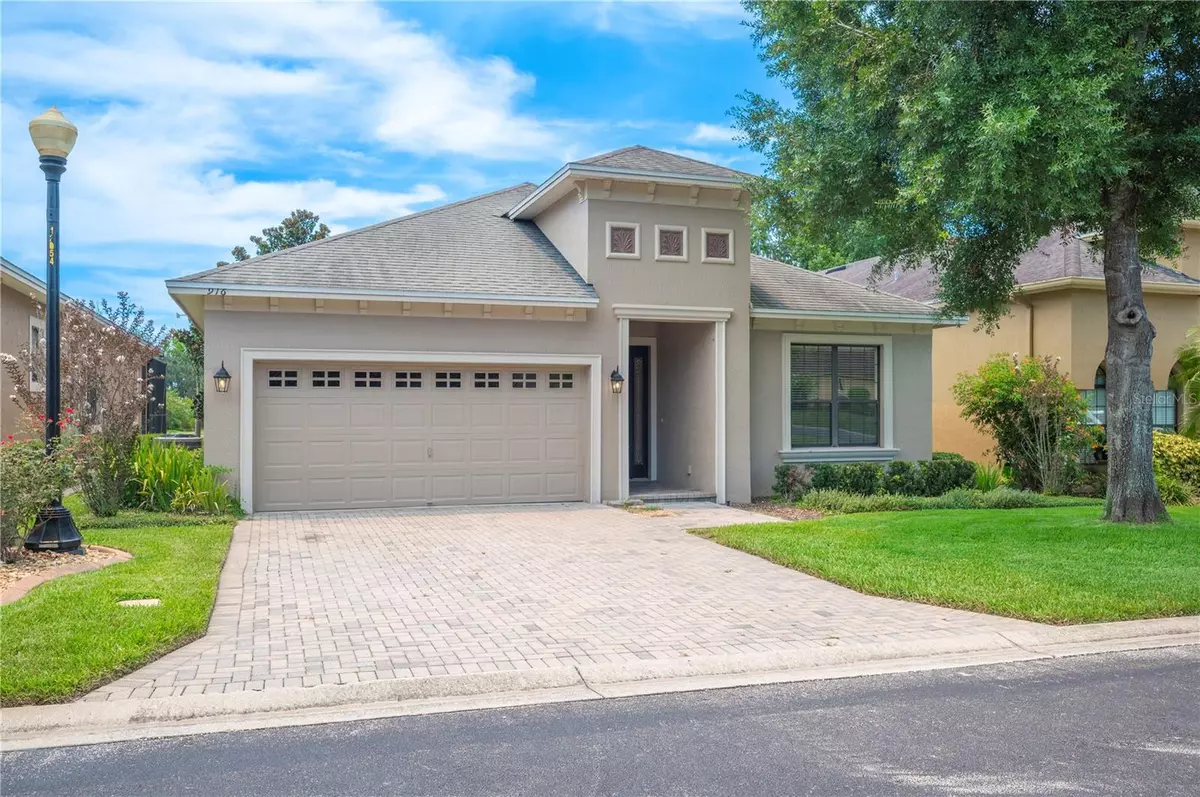 Lakeland, FL 33813,916 CHRISTINA CHASE LN