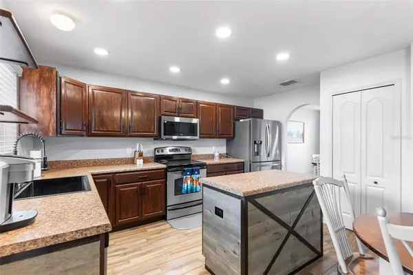 Auburndale, FL 33823,476 PINE SHADOW LN