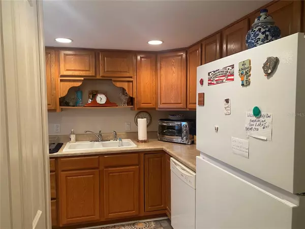 Winter Haven, FL 33880,333 LAKE HOWARD DR NW #213D