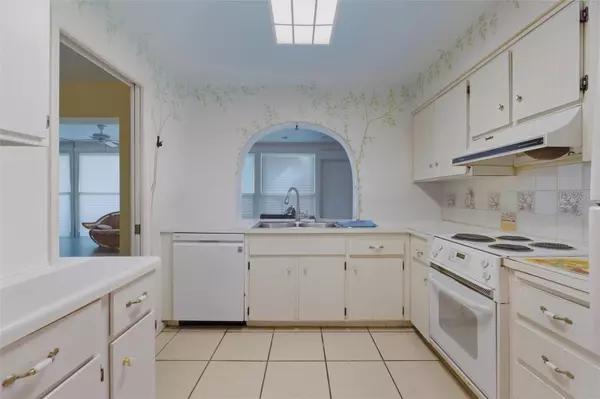 Naples, FL 34112,3119 BOCA CIEGA DR #B8