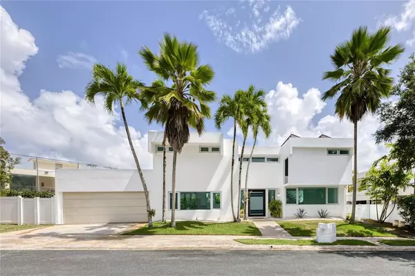 E3 GAVIOTA ST, Bayamon, PR 00959