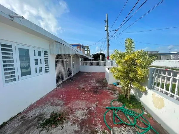 Loiza, PR 00772,143 2ST VIEQUES COMM