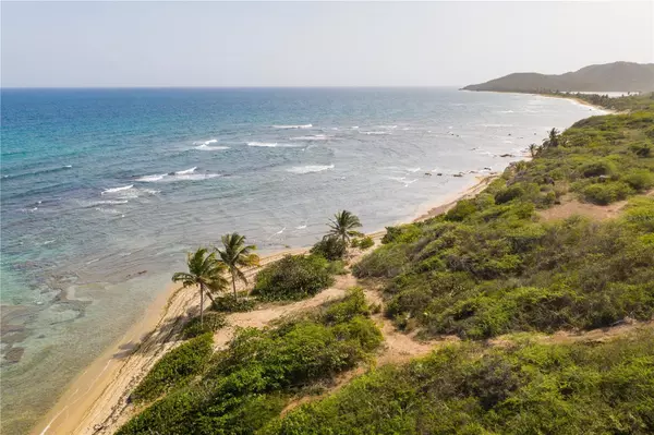 Vieques, PR 00765,4 LA HUECA