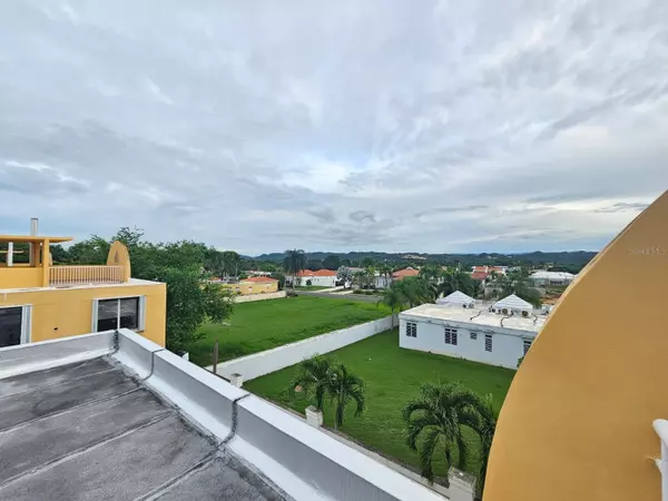 Vega Alta, 00692,PR-693 COND. GOLD VILLAS #4-304