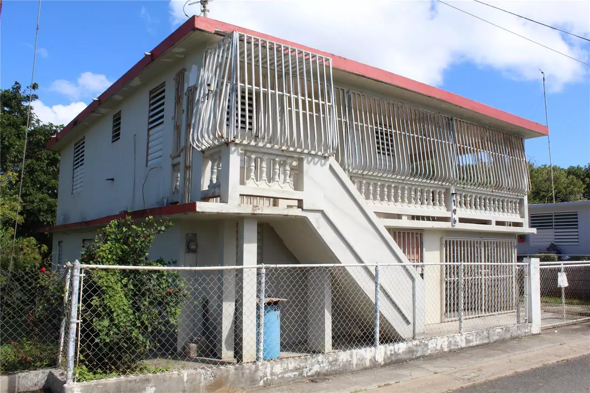 Vieques, PR 00765,196 BRAVOS FIXER UPPER