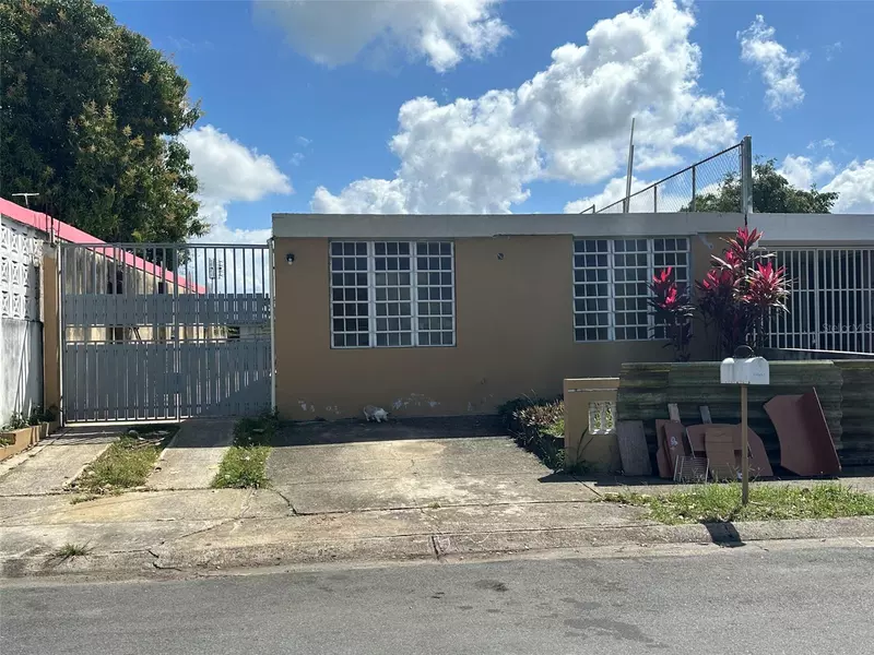 Urb Villas de Loiza Q-26, Canovanas, PR 00729