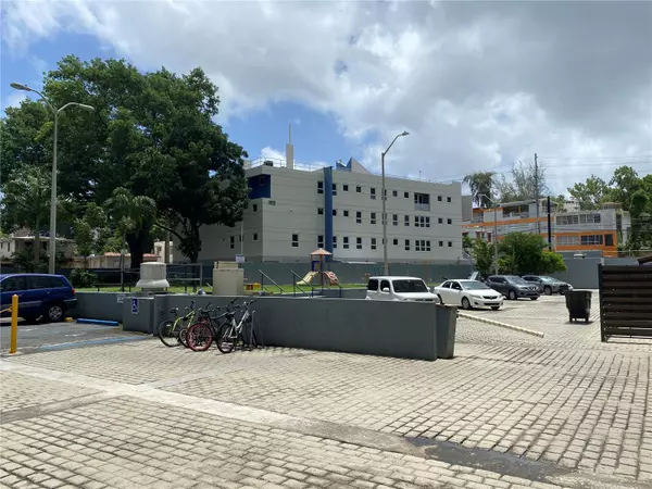 San Juan, PR 00901,839 Calle Añasco PLAZA UNIVERSIDAD 2000 #2001