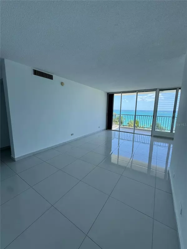 Carolina, 00979,4745 AVE. ISLA VERDE #8