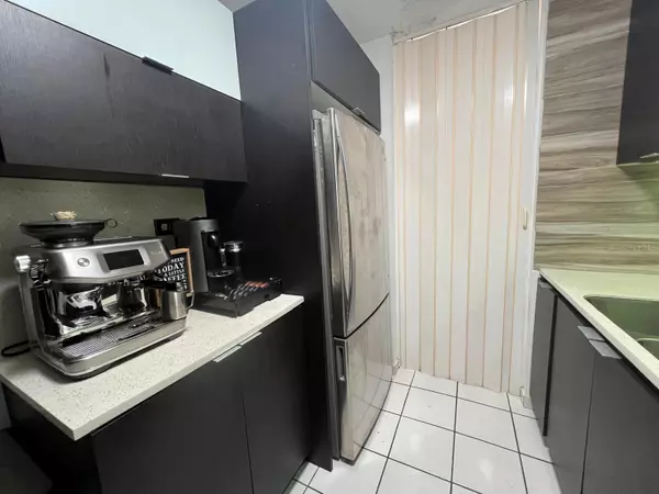 Barceloneta, 00617,COND FLORIDA GARDENS APT B-304