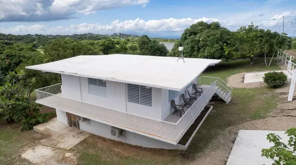 Vieques, PR 00765,595 COMM. VILLA BORINQUEN