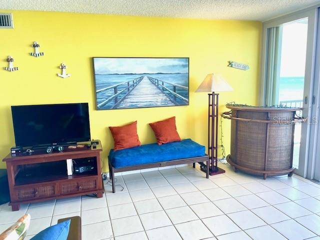 Carolina, PR 00979,4735 AVE. ISLA VERDE #11