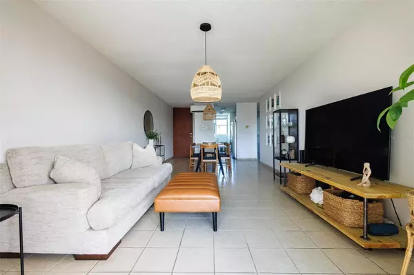 San Juan, 00926,1B5 Estancias Chalets PENTHOUSE APARTMENT #PH