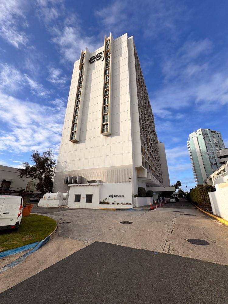 Carolina, PR 00979,6165 Av. Isla Verde ESJ TOWERS #755