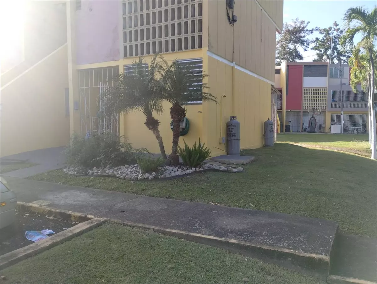 Mayaguez, PR 00680,1164 AVE. SANTITOS COLÓN #H1A