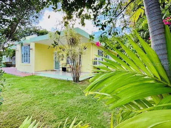 Fajardo, PR 00738,Las Croabas # 987 6.4km NE LAS CABEZAS CASA AMARILLA