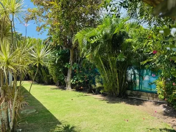 Fajardo, PR 00738,Las Croabas # 987 6.4km NE LAS CABEZAS CASA AMARILLA
