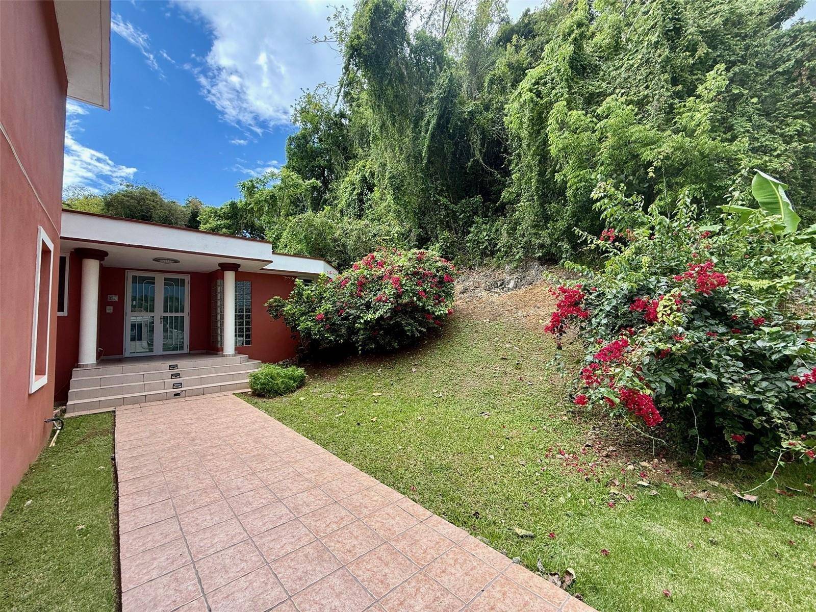 162 COSTA RICA, Vega Baja, PR 00693