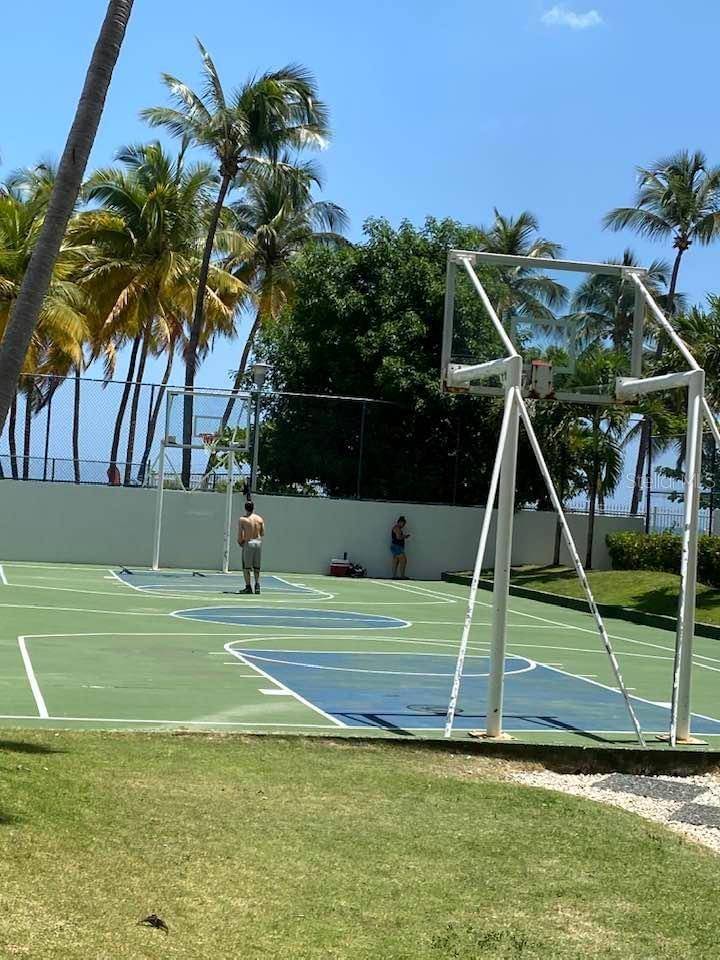 Carolina, PR 00979,5349 AVENIDA ISLA VERDE #1502