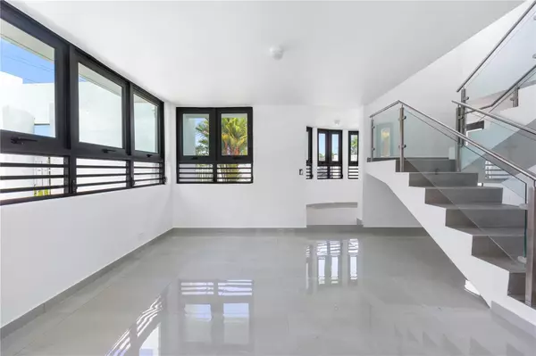 Guaynabo, PR 00966,TINTILLO TINTILLO