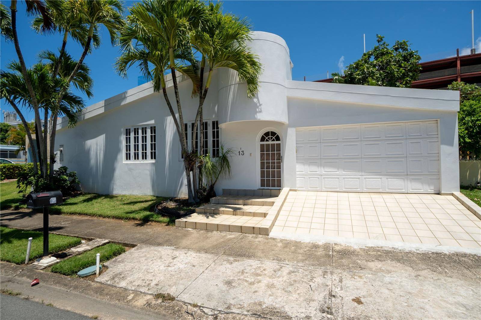 Dorado, PR 00646,13 V MADRE PERLA ST
