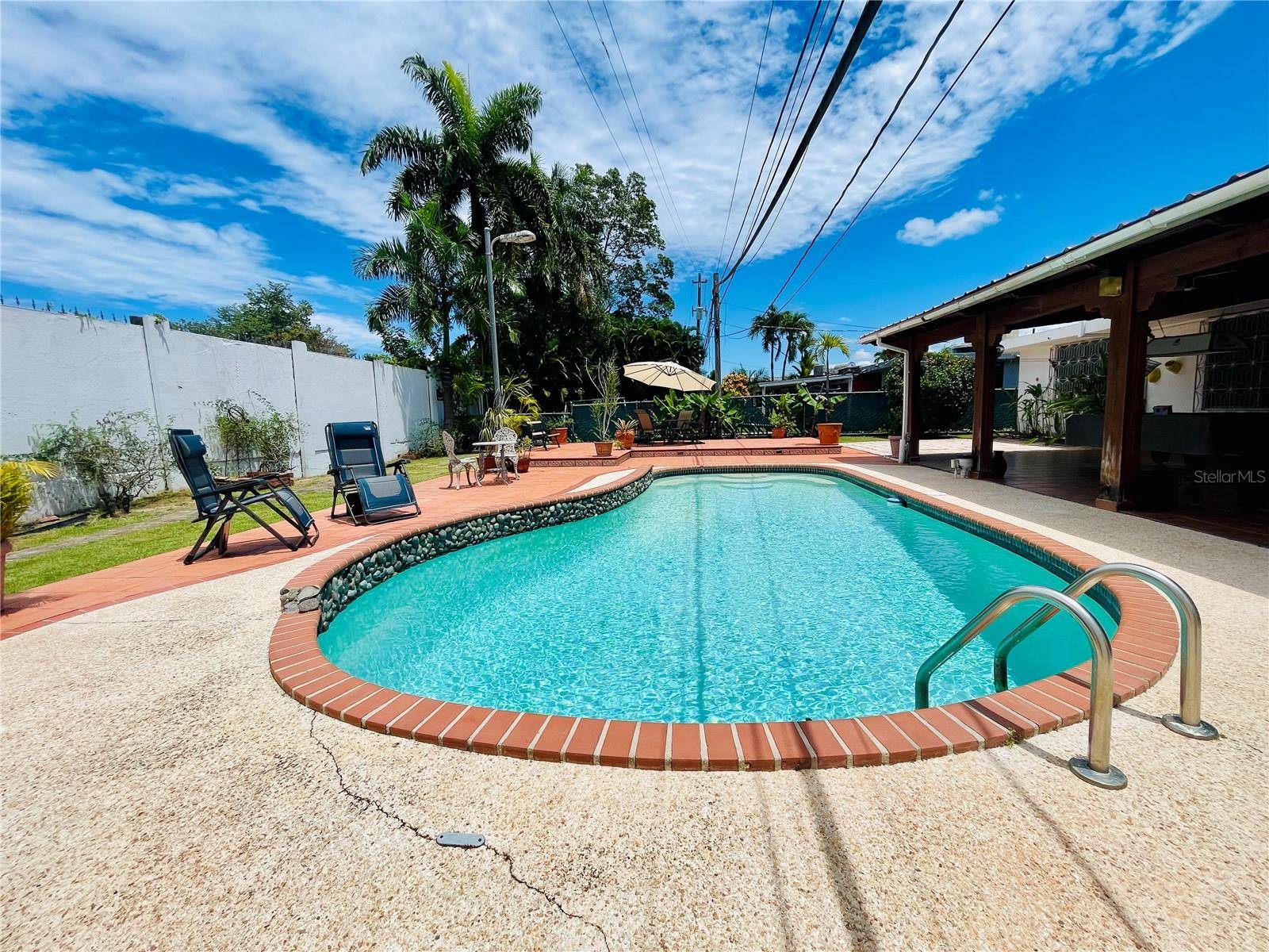 Guaynabo, PR 00966,Urb. Torrimar PASEO DE LA ALHAMBRA #1-16