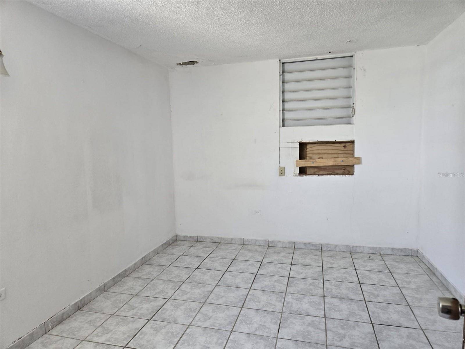 Toa Baja, PR 00949,H13 CALLE MIREYA OESTE