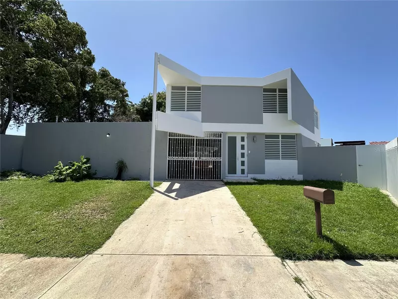 9 PLAZA #RD8, Catano, PR 00962