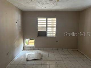 Vega Baja, PR 00693,165 Calle Rey Fernando COM. VILLA COLOMBO