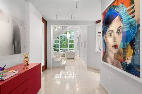 Guaynabo, PR 00966,J4 SAN PATRICIO AVE #502-E