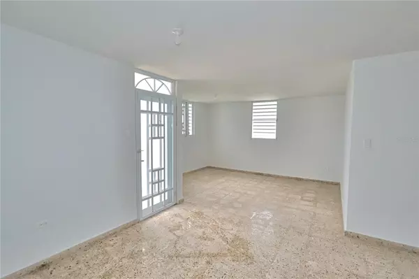 Yabucoa, PR 00767,Calle 8 URB. SANTA ELENA #92