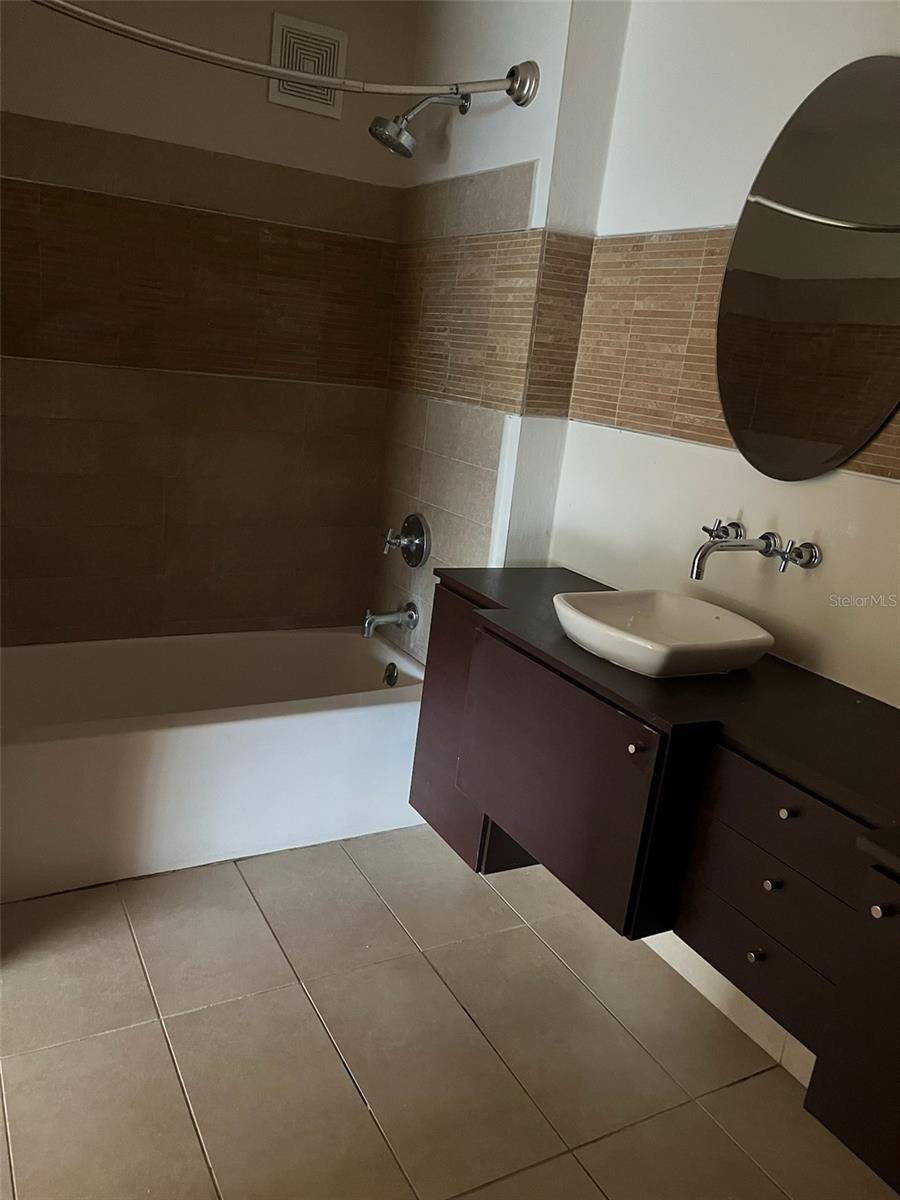 Mayaguez, PR 00680,103B PASEO LOS ROBLES #103B