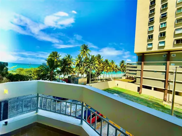 Carolina, PR 00979,3205 ISLA VERDE AVE #307