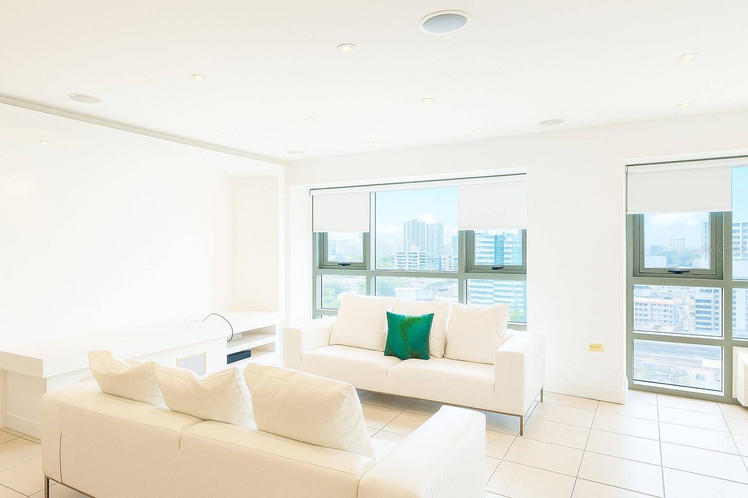 San Juan, PR 00911,103 Avenida de Diego CONDOMINIO GALLERY PLAZA #1