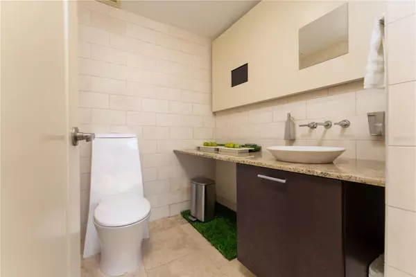 San Juan, PR 00907,1052 AVE ASHFORD #7