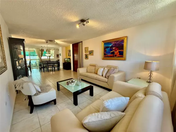 Guaynabo, PR 00968,J-8 AVENIDA SAN PATRICIO #9B