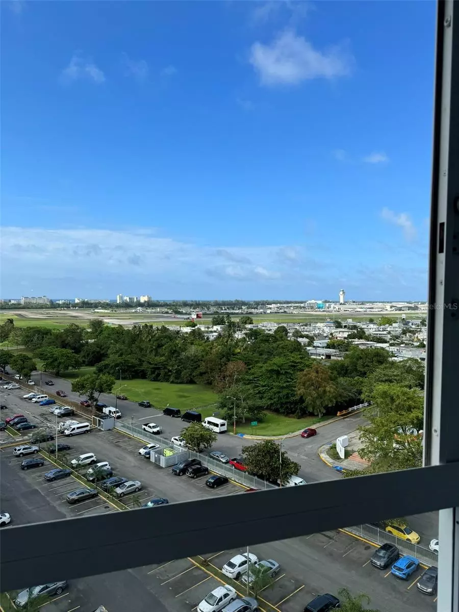 Carolina, PR 00979,1 AVE LAGUNA #11
