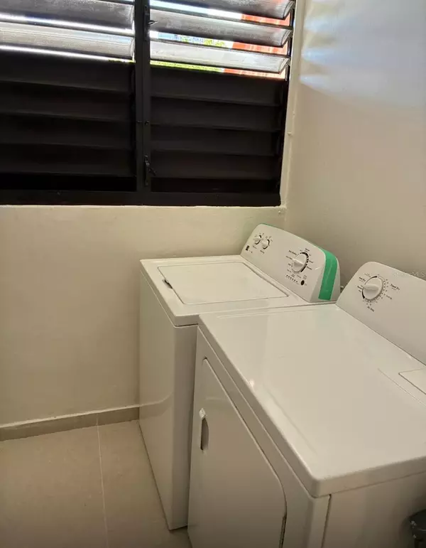Guaynabo, PR 00966,14 CALLE MILAN #3J