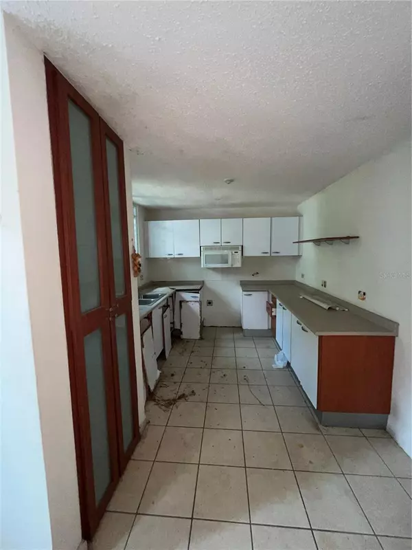 Bayamon, PR 00956,Apt K-103 COND COLINAS DEL BOSQUE #K-103
