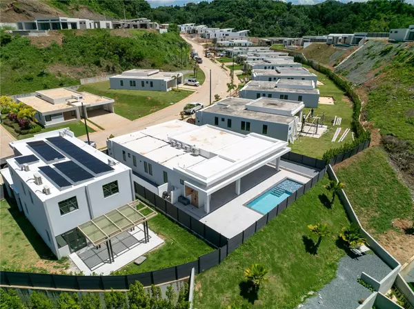 Guaynabo, PR 00969,240 St. MONTEAZUL #240