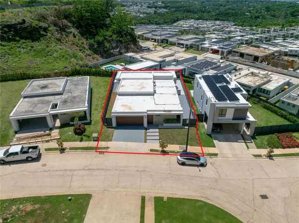 Guaynabo, PR 00969,240 St. MONTEAZUL #240