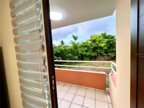 Bayamon, PR 00959,Cond Victoria Village APT F 202 #202