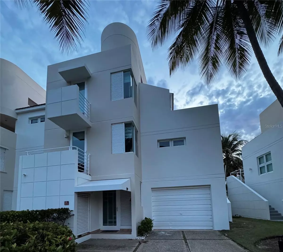 Dorado, PR 00646,693 VILLAS DE GOLF OESTE #135