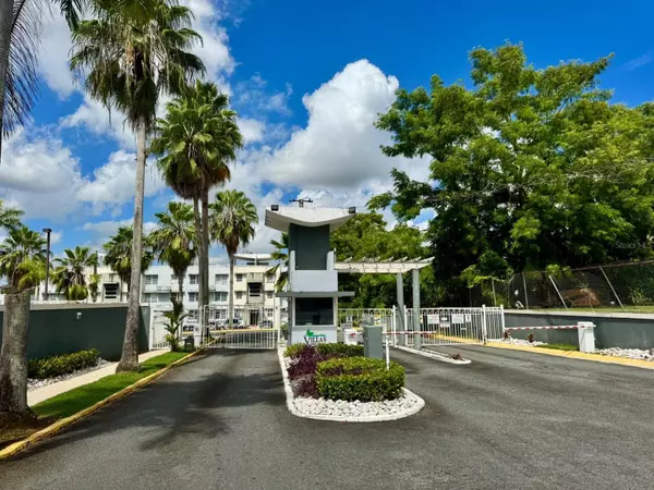 Bayamon, PR 00959,862 St CON. VILLAS DE HATO TEJA #PH  22