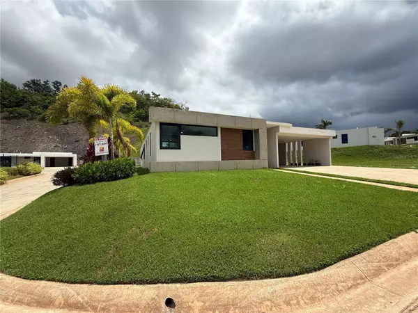 Guaynabo, PR 00969,162 St. MONTEAZUL #162