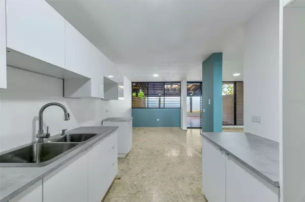 Guaynabo, PR 00966,5 PARQUE DE TORRIMAR #H-6