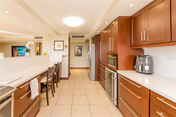 Guaynabo, PR 00966,PR-2 VILLA CAPARRA PLAZA #PH-1
